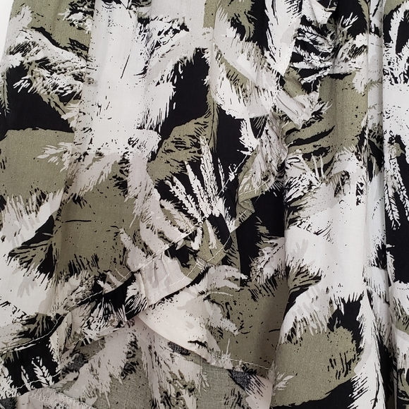 NWT Ruffled Shorts Size 10 - Picture 4 of 8